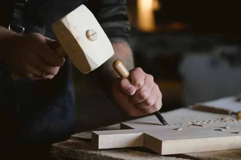 How to Carve Wood with Precision: Tools and Techniques