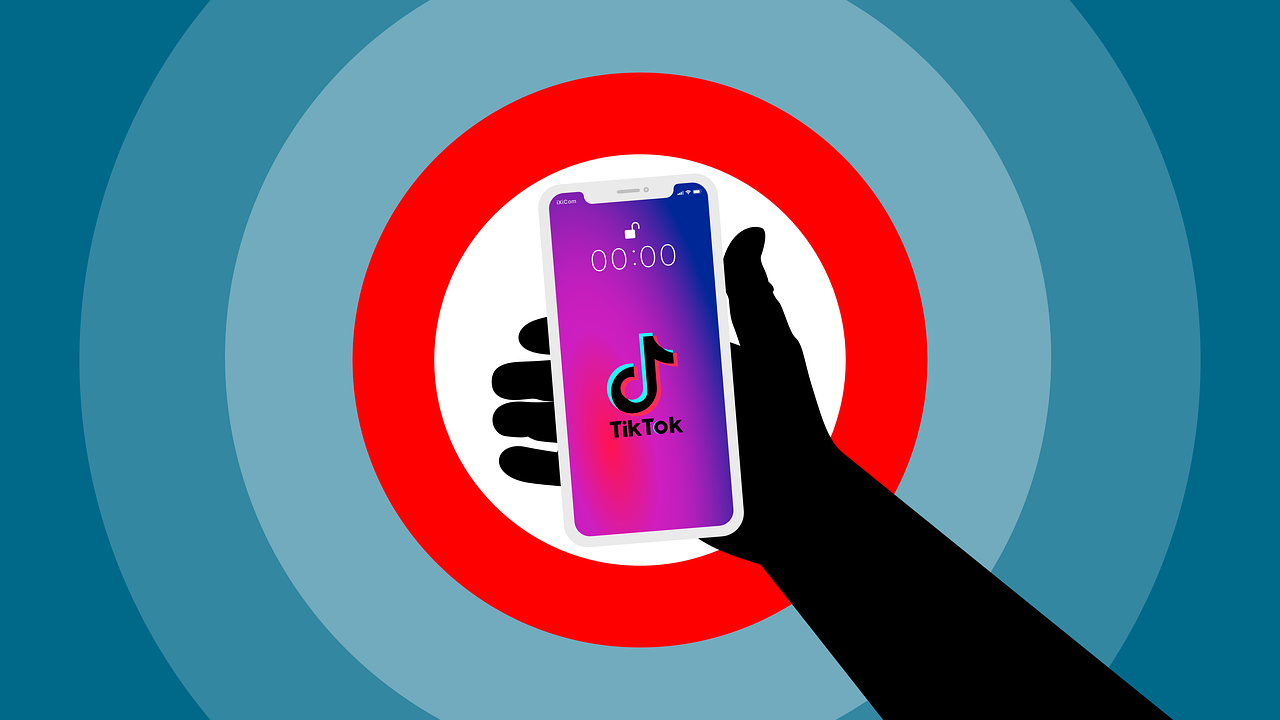 Ilustração sobre monetização de vídeos no TikTok, com ícones da plataforma e elementos visuais de redes sociais.