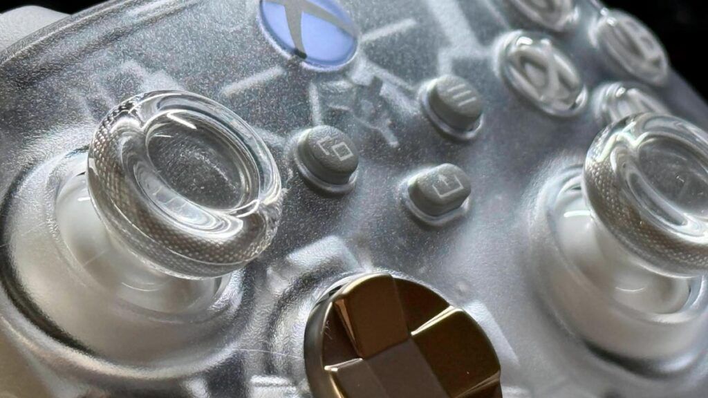 Os 5 controles de Xbox Series mais bonitos em 2025 7 Xbox Ghost Cipher Special Edition – Transparente