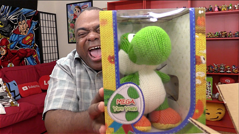 Amiibo gigante do Yoshi, feito para celebrar o lançamento de Yarn Yoshi World