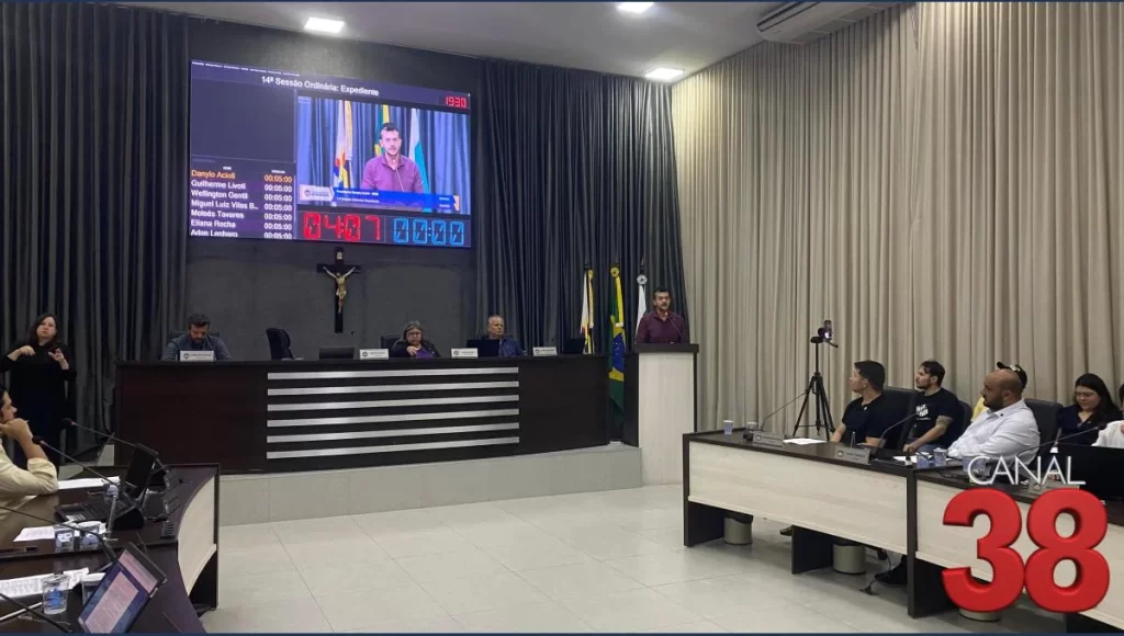 Câmara de Apucarana Lança Plenário Digital e Implementa Inteligência Artificial em Sessões Legislativo